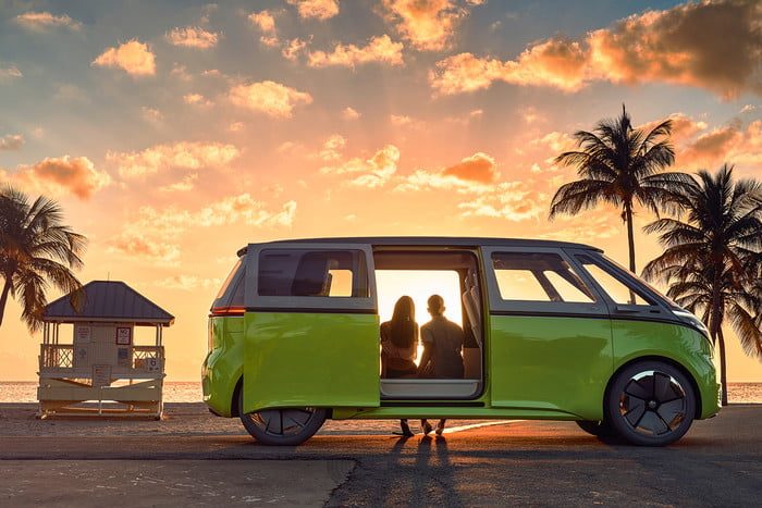 nuevo vw vocho ev cuatro puertas electric id buzz concept beach 700x467 c