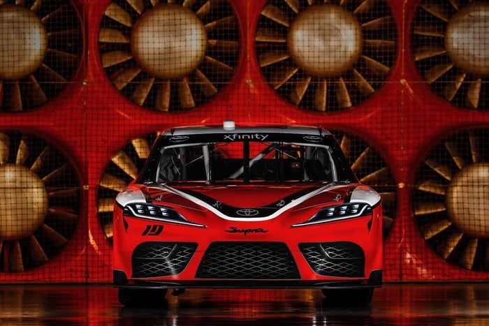 nuevo toyota supra nascar xfinity 006 1 700x467 c