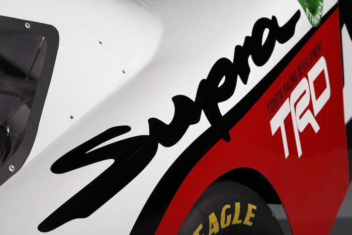 nuevo toyota supra nascar xfinity 016 1 700x467 c
