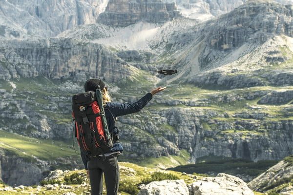 dron mantis q yuneec 0mq lifestyle 1 600x400 c