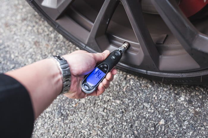 la presion de neumaticos 2017 dt how to check your tire pressure photos by chris chin 11 700x467 c