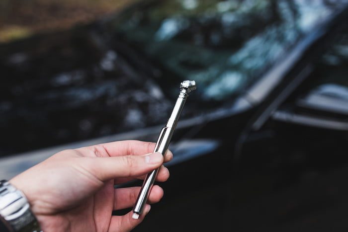 la presion de neumaticos 2017 dt how to check your tire pressure photos by chris chin 2 700x467 c