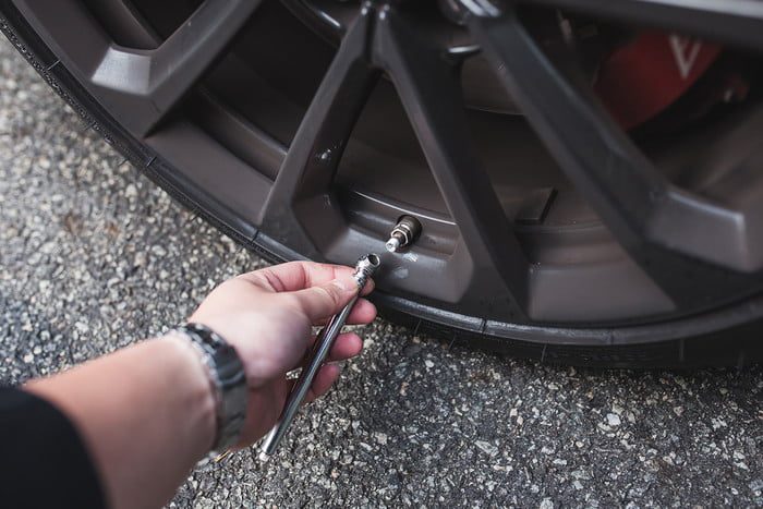 la presion de neumaticos 2017 dt how to check your tire pressure photos by chris chin 5 700x467 c