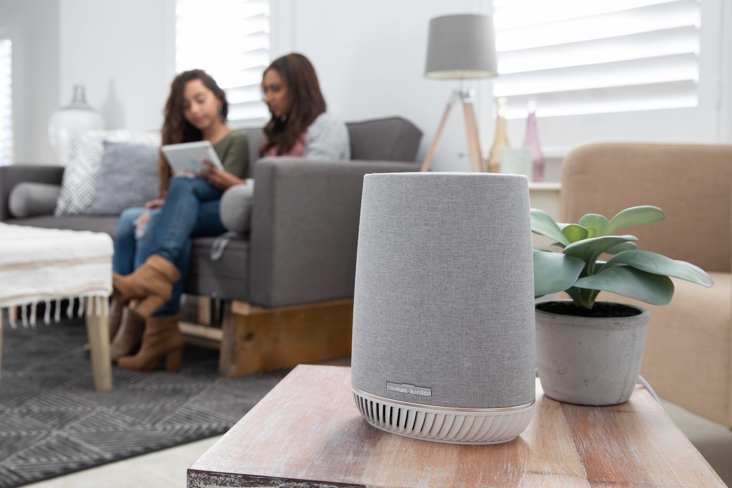 netgear orbi bocina wifi alexa 2018 07 orbivoice livingroom