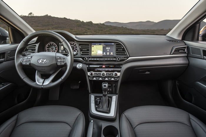 hyundai elantra 2019 12 700x467 c