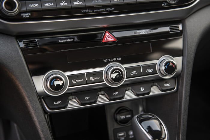 hyundai elantra 2019 13 700x467 c