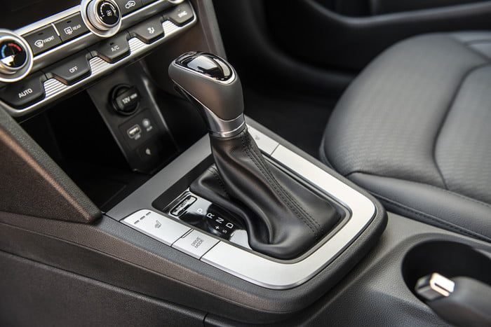 hyundai elantra 2019 14 700x467 c