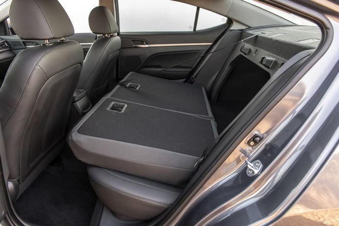 hyundai elantra 2019 16 700x467 c