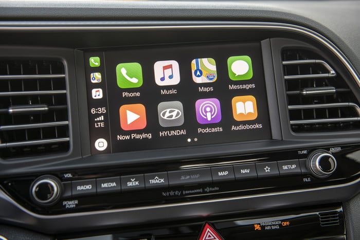 hyundai elantra 2019 19 700x467 c