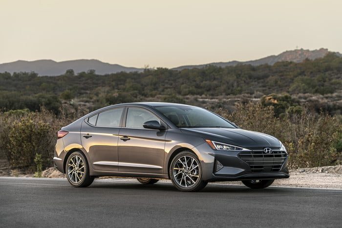 hyundai elantra 2019 2 700x467 c