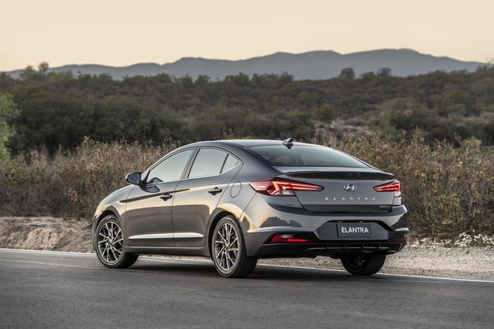 hyundai elantra 2019 4 700x467 c