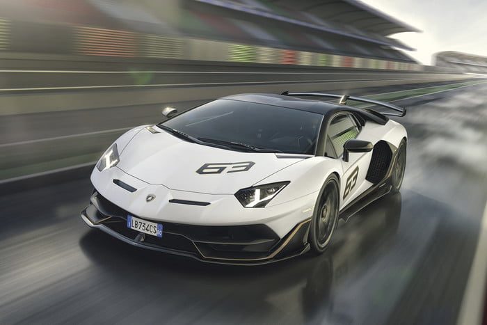 lamborghini aventador svj 2019 13 700x467 c