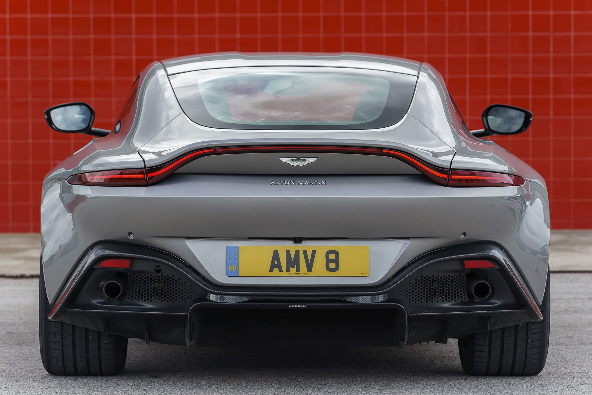 nuevo aston martin vantage 2019 v8 amv 8  portugal 11