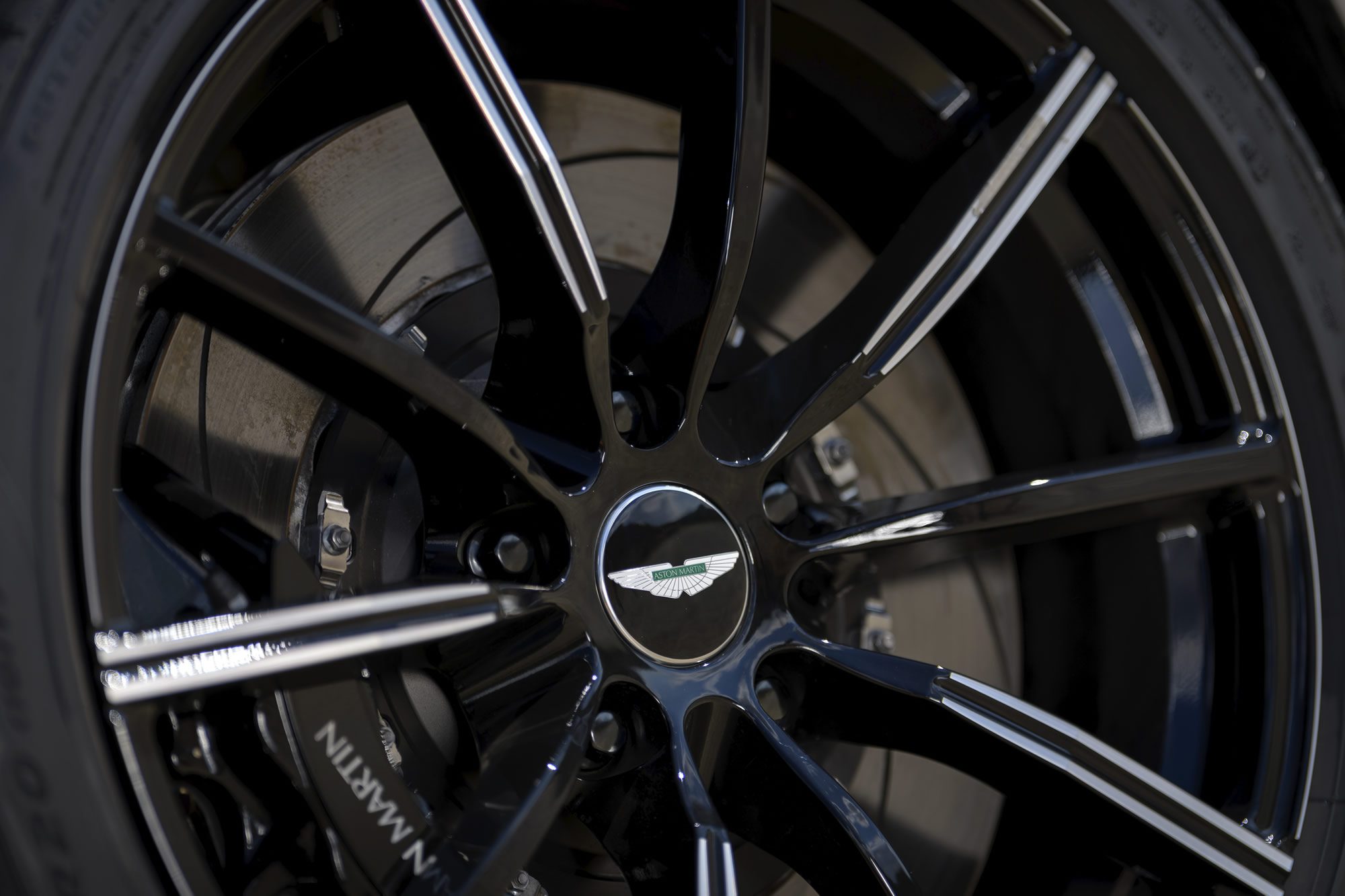 nuevo aston martin vantage 2019 v8 amv 8  portugal 6