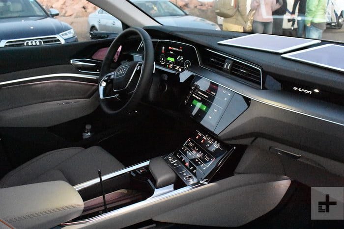 e tron suv electrica audi electric front seat 700x467 c