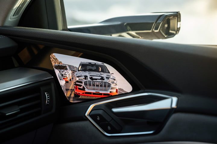 e tron suv electrica audi electric press rear view screen 2 720x720