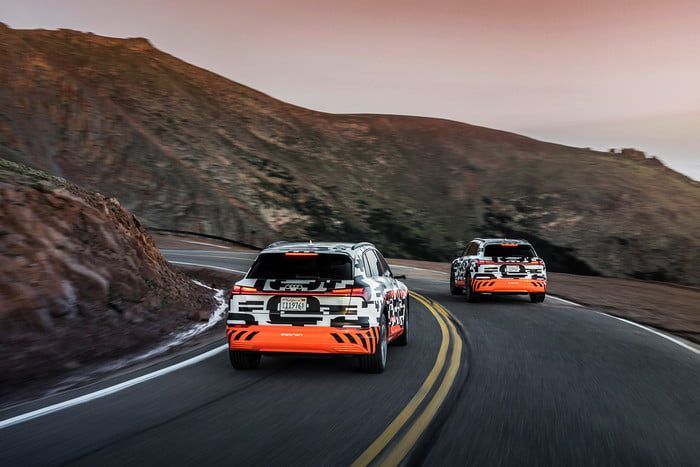 e tron suv electrica audi electric press two cars back 700x467 c