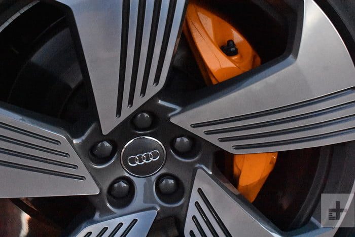 e tron suv electrica audi electric wheel 700x467 c