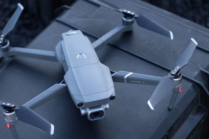 dji mavic 2 pro zoom 3 700x467 c