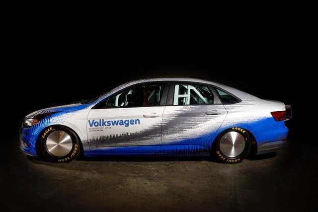 volkswagen jetta record velocidad h  9696 2 700x467 c