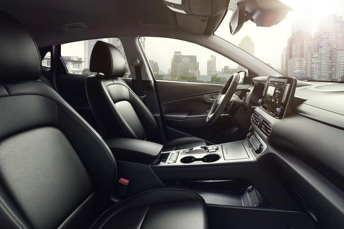 autonomia hyundai kona chevrolet bolt electric interior 1 700x467 c