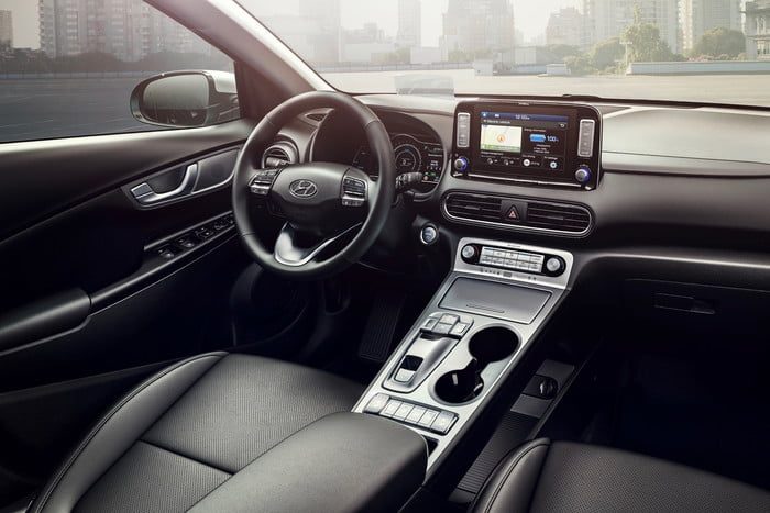 autonomia hyundai kona chevrolet bolt electric interior 2 700x467 c