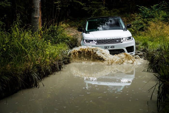 land rover range sport 2019 lr rangeroversport 19my 1106 03 700x467 c