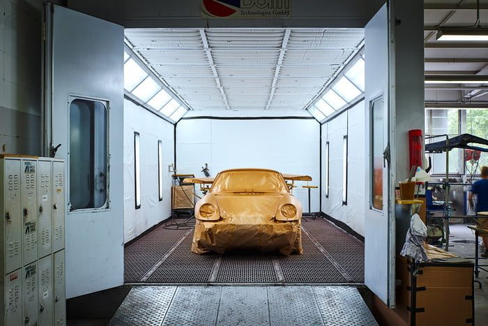 porsche 911 project gold 70 aniversario build 12 700x467 c