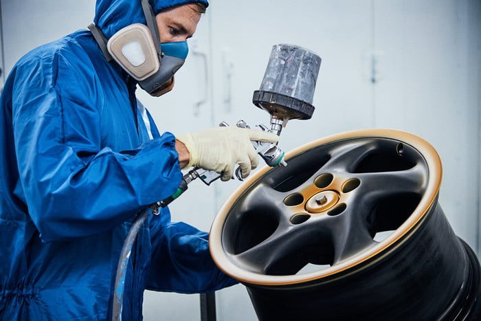 porsche 911 project gold 70 aniversario build 2 700x467 c