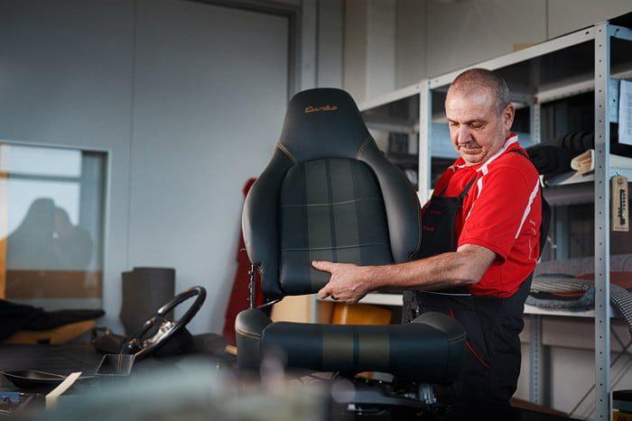 porsche 911 project gold 70 aniversario build 4 700x467 c