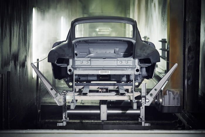 porsche 911 project gold 70 aniversario build 5 700x467 c