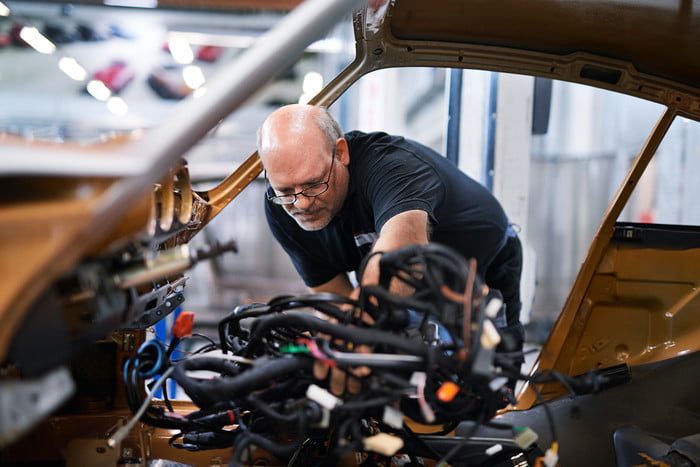 porsche 911 project gold 70 aniversario build 7 700x467 c