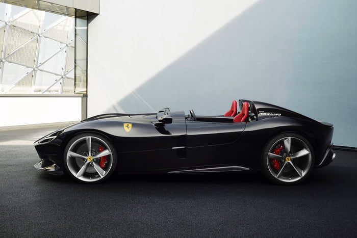 ferrari serie icona monza sp1 sp2 09 700x467 c