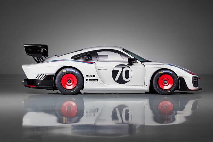 porsche 935 edicion limitada 70 aniversario 2019 4 700x467 c