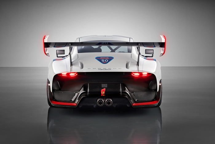 porsche 935 edicion limitada 70 aniversario 2019 7 700x467 c
