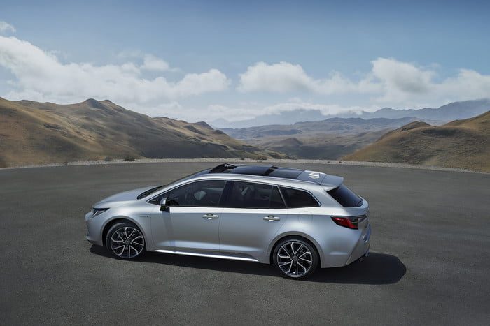 toyota corolla touring sports 2019 1 700x467 c