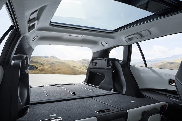 toyota corolla touring sports 2019 3 700x467 c