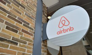 Airbnb está limitando alquileres a menores de 25 años