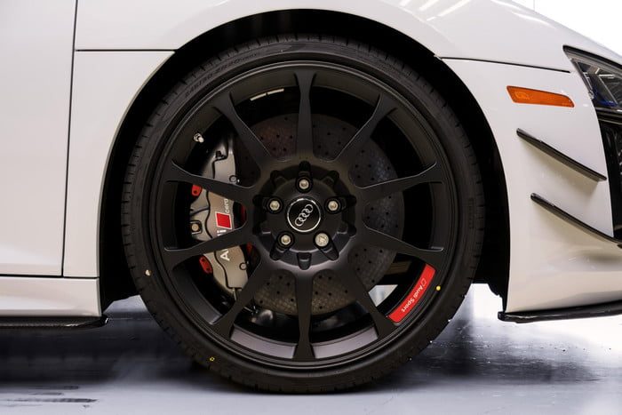 audi r8 v10 plus coupe competition 2018 package 4817 700x467 c