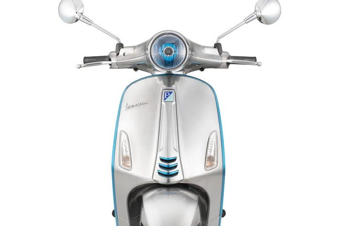 piaggio scooter vespa electrica 2018 elettrica 3 700x467 c