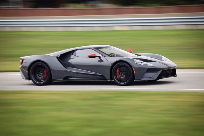 ford gt carbon series 2019 3 700x467 c