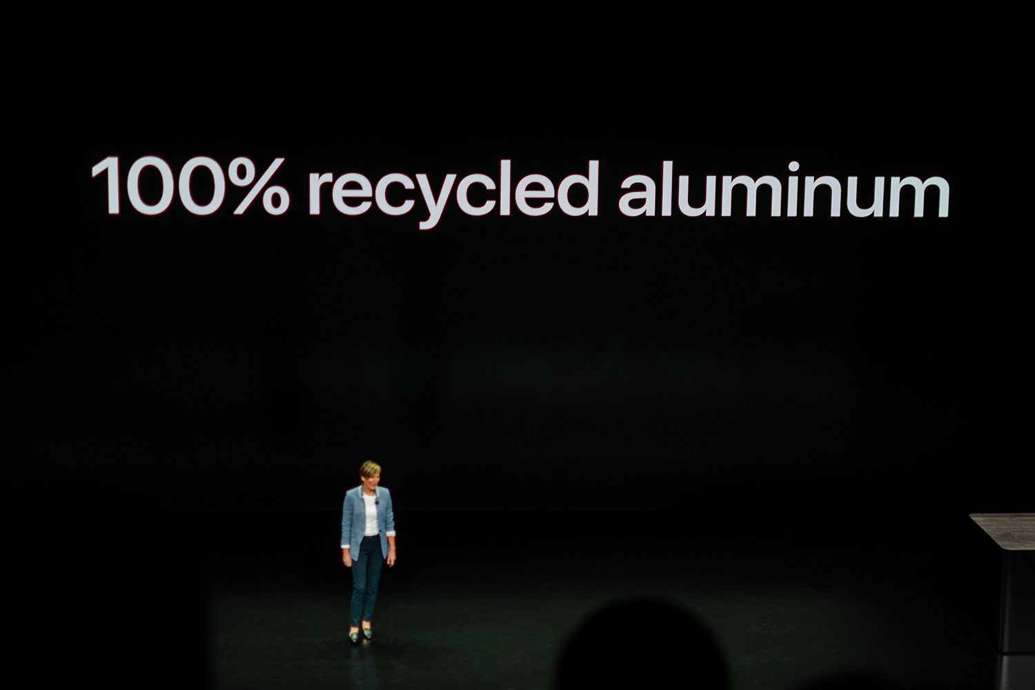 apple presenta macbookair 2018 macbook air retina event 3