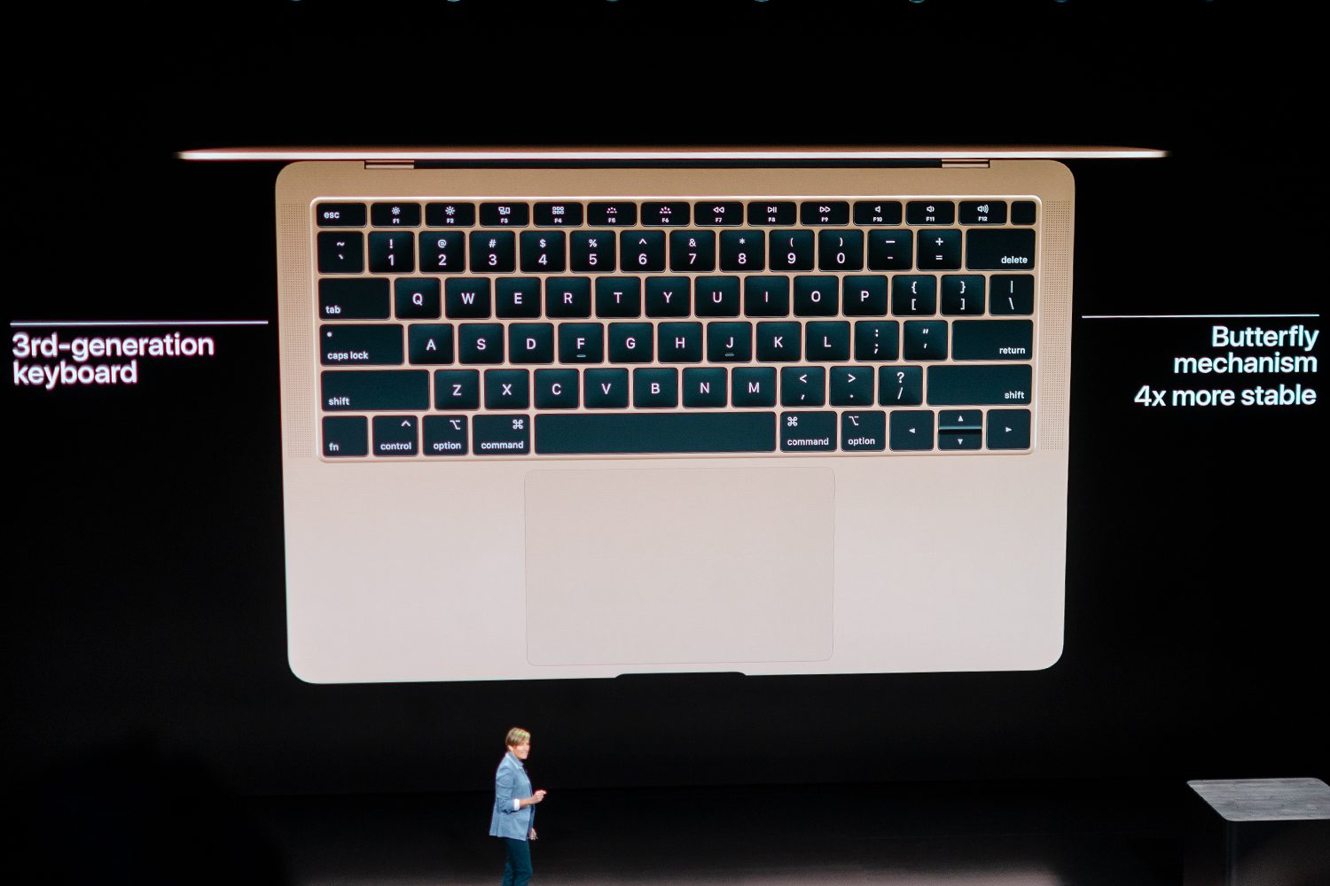 apple presenta macbookair 2018 macbook air retina event 6