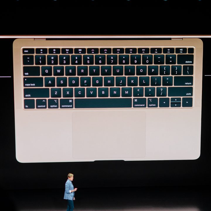 apple presenta macbookair 2018 macbook air retina event 6