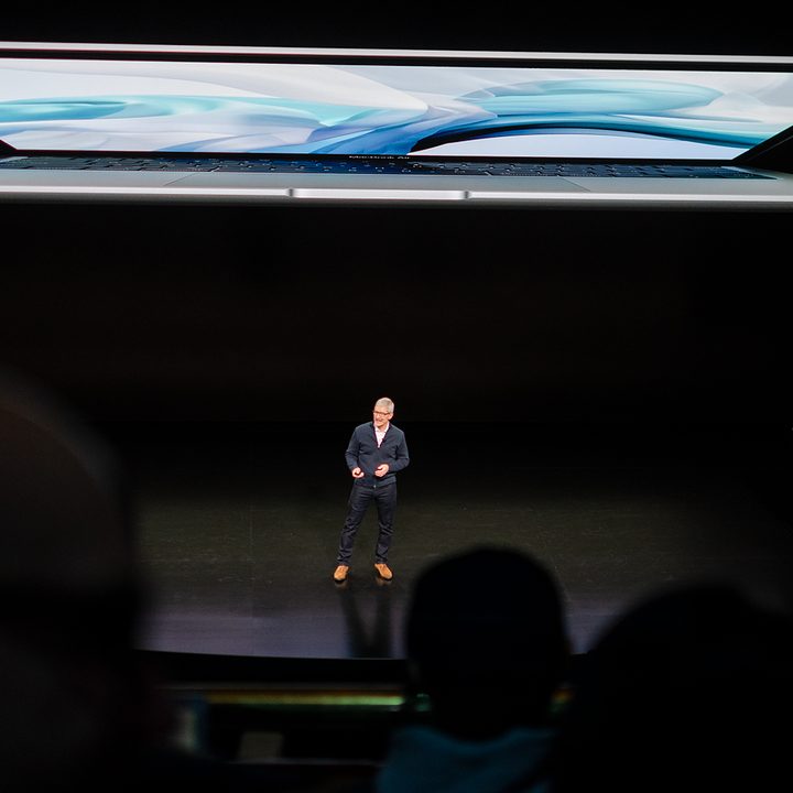 apple presenta macbookair 2018 macbook air retina event 9