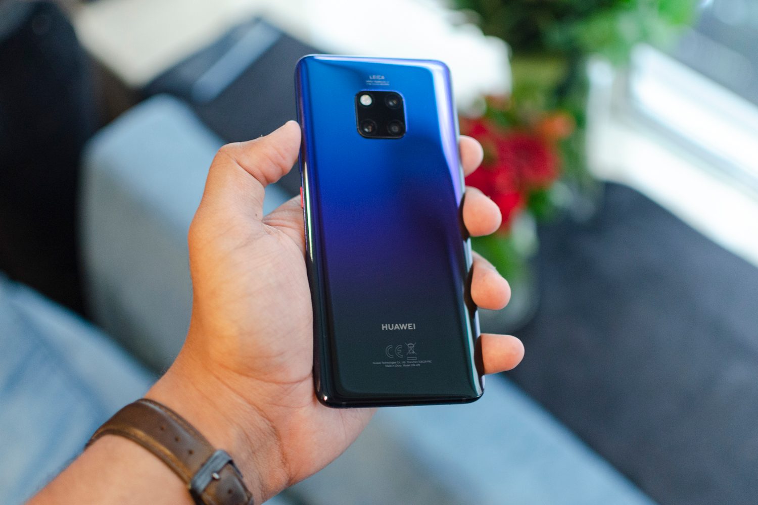 el tel&eacute;fono plegable de Huawei