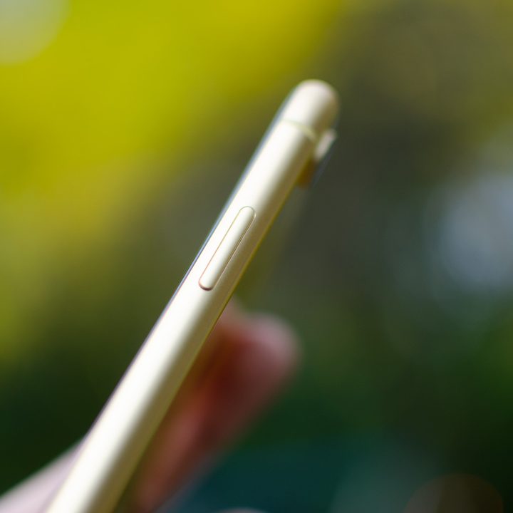 revision apple iphone xr review power button