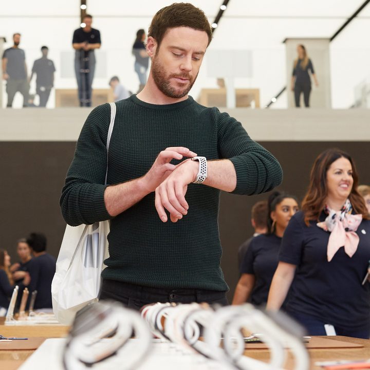 apple watch lte o gps iphone xs series 4 regent st london customer with