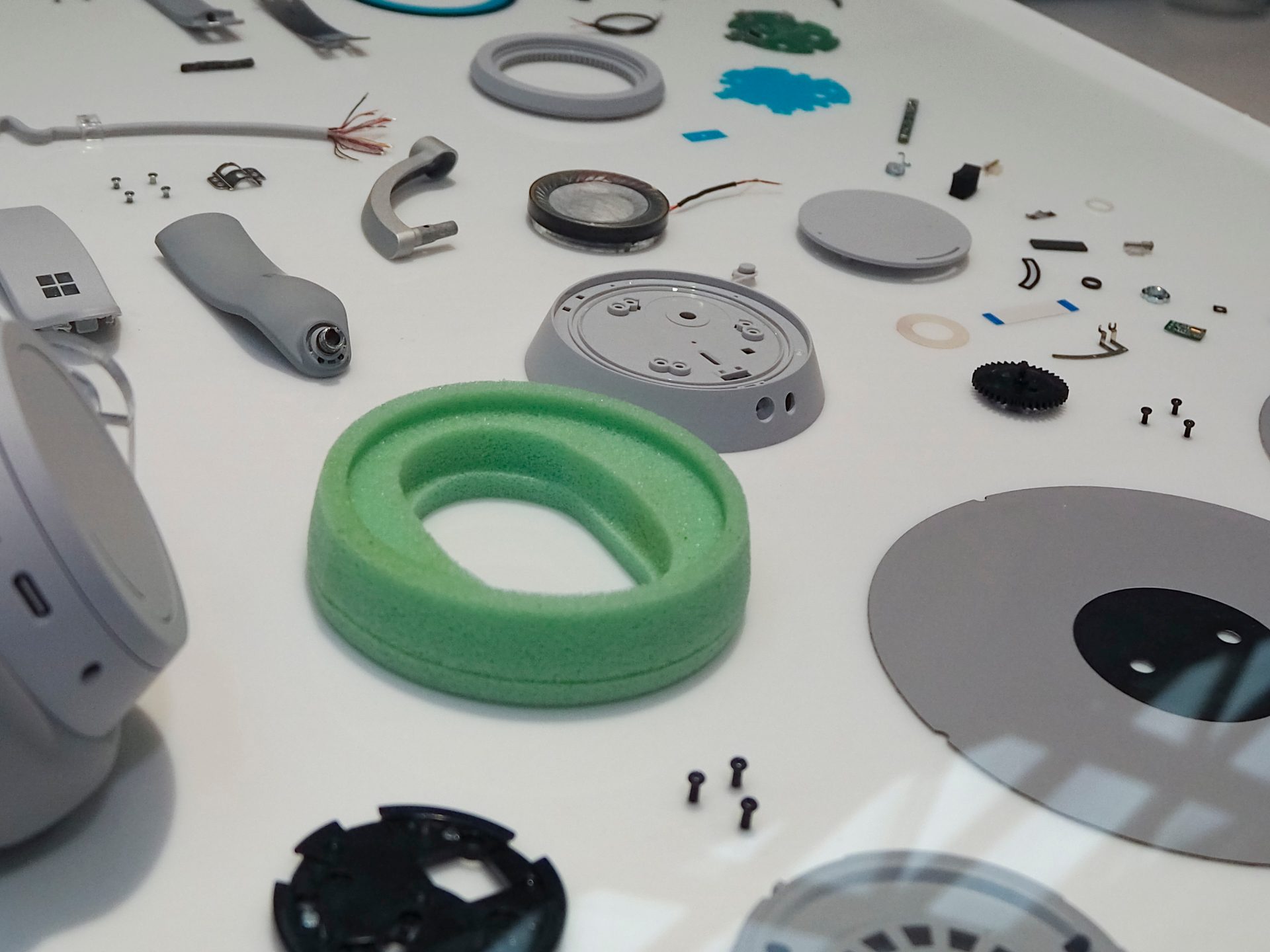 microsoft surface headphones