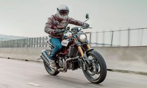 indian motorcycle ftr 1200 2019 sds imc group riding db 1870  1